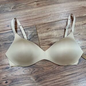 NWT SKIMS Wireless Push Up Bra in Sand